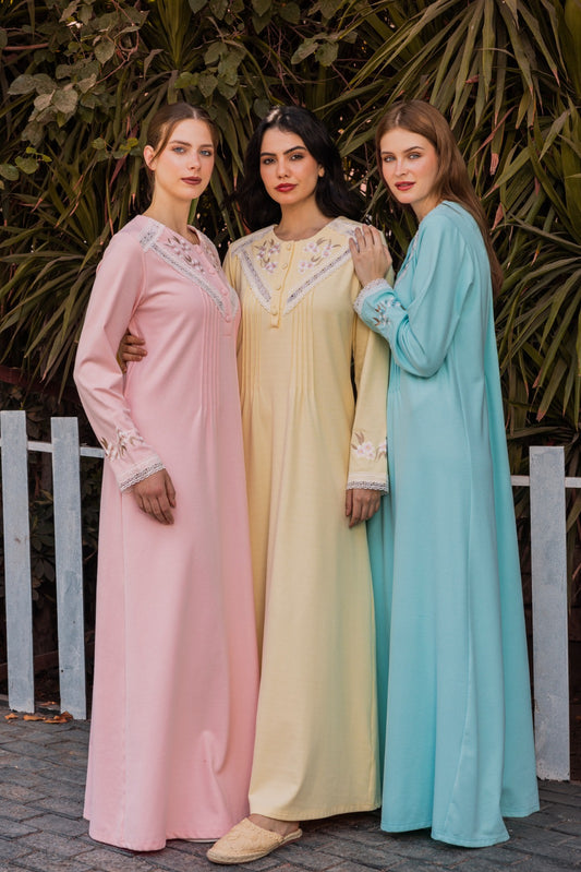 Embroidered seven-neck nightgown